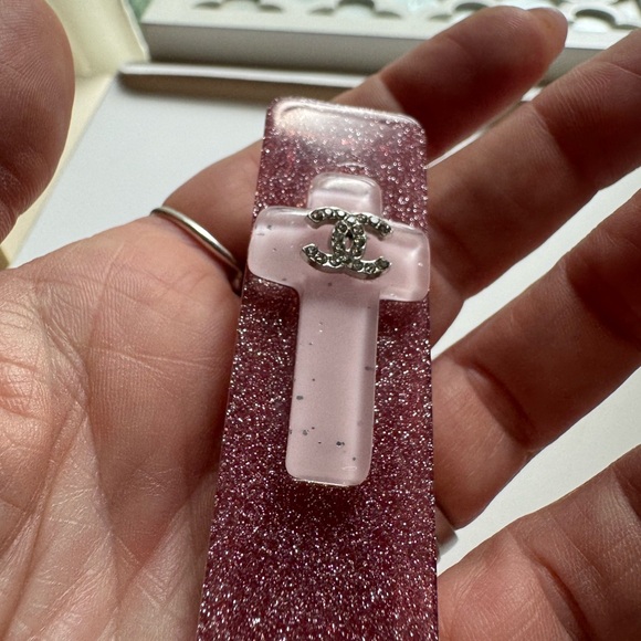 CHANEL Pink Sparkle Cross Hair Clip - Picture 1 of 5